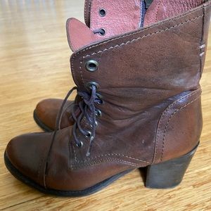 Steve Madden Size 9 Leather lace up